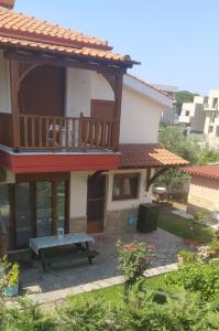 Maisonette in Paradisos 2