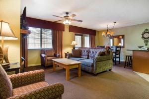 One-Bedroom Suite room in Bluegreen Vacations Blue Ridge Village an Ascend Resort