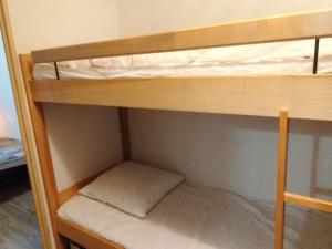 Appartements Appartement ski-in/ski-out, 2 pieces, pour 6, proche ecole de ski - FR-1-771-78 : photos des chambres