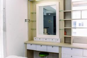 Comfort and Warm Studio at Serpong Greenview Apartment By Travelio