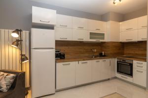 Anis Stylishly Designed Apartment Plus Parking!!!