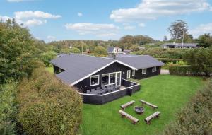 Cozy Home In Glesborg With Sauna