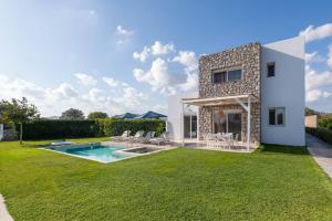 Ossiano Pool Villas,Heating Pool, 2 min drive to Haraki Beach & 10 min to Lindos