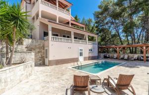 Lovely Apartment In Prizba With Wifi 