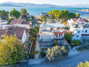 Villa with garden in Urla, Torasan