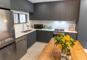 Sunbird - Walk To Beach - In Town - Fast Wifi