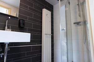 Twin Room with Private Bathroom room in La Casita bed and breakfast