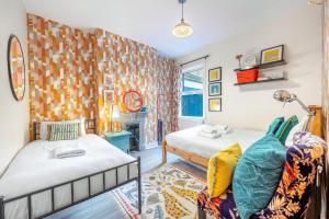 Spacious 2-BDR Vibrant City Cottage in Camberwell