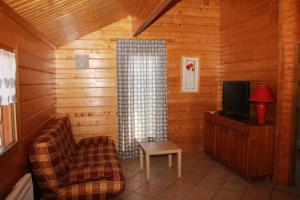 Maisons de vacances Gites de Montvaltin : Chalet 1 Chambre