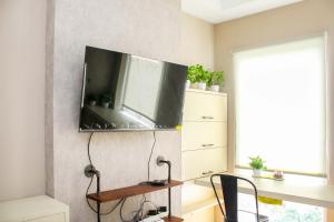 New and Cozy Studio at Patraland Urbano Apartment By Travelio