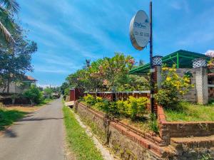 RedDoorz near Stasiun Banyuwangi Kota