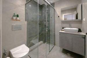 Minimal Chic Retreat Suite