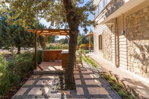 Luxurious Villa with Pool and Great Garden