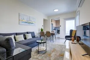 Steps from the Sea, Downtown, Balcony - Prokymea 74 - Лимасол