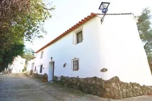 La Casita del Bosque de las Letras by SIERRA VIVA - La Corte