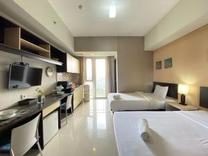 Cozy Studio Room No Kitchen at Skyland City Jatinangor Apartment By Travelio
