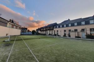 Le Duplex - Parking - Vue Clochers - Tennis
