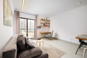 Tolkiena Charming Apartment by BookingHost