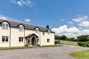 Finest Retreats - The Welsh Farmhouse - Devils Bridge