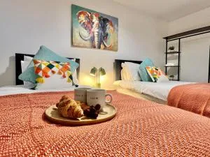 Borage House- Spacious & Stylish 3BR 18 min from Gatwick Airport, CRAWLEY - Ifield