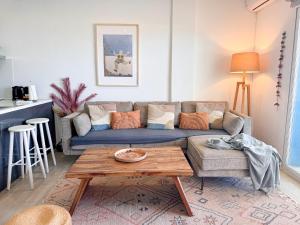 Tarifa Cozy House - Beach Front, Pool, Parking