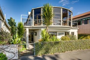 Napier Sea Views - Ahuriri Holiday House
