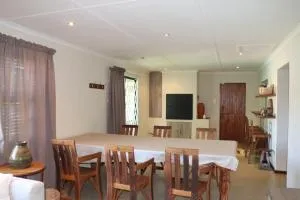 du Repos (Lovely & Relaxing 2-Bedroom Unit with Patio) - Nababeep