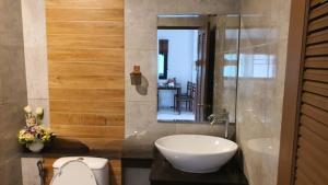 The White House Ao Nang