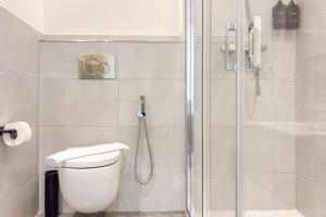 Central gem with stunning port & sea views by REMS