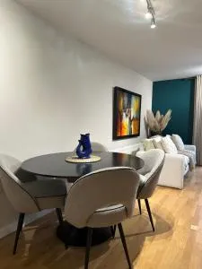 W9 Gem Stylish 2 Bed Flat - London