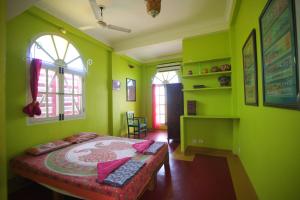 Holi-Wood Guesthouse