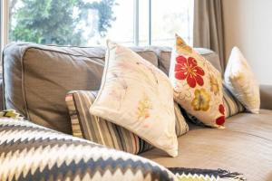 Quaint Auchenflower 1B1B Apt w Parking Close to UQ M5