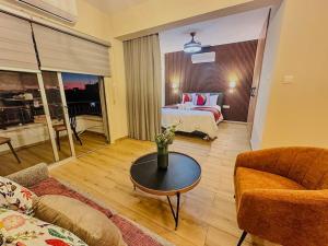 Beautiful One Bedroom Apartment 100 Meters from the Beach, Recently Renovated