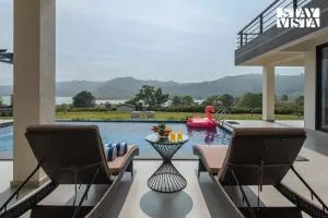 StayVista at Evara Villa - Pool, BBQ and Bonfire - Mulshi
