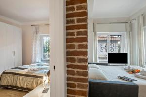 Blue Mermaid of Stresa - Happy Rentals