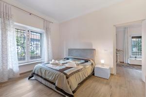 Blue Mermaid of Stresa - Happy Rentals