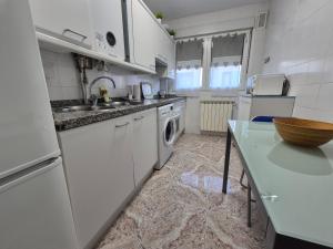 1A125 Cómodo apto con garaje by R2R Consulting