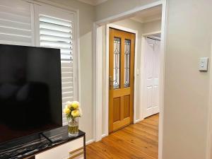 Cheerful 4 Bedrooms With Free Parking