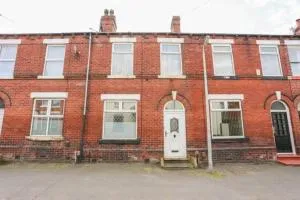 Full House to rent in the village of Romiley - Romiley
