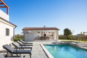 Villa Korat for 8 people in Central Istria with sauna & children playground