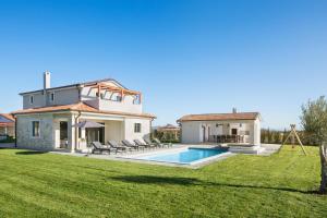 Villa Korat for 8 people in Central Istria with sauna & children playground