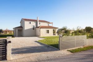 Villa Korat for 8 people in Central Istria with sauna & children playground