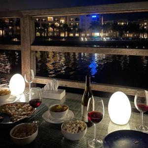 Beachfront Apartment with Pool & Stunning View