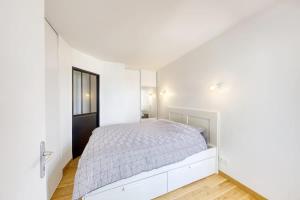 Appartement Levallois-Perret, spacieux et lumineux, balcon et ascenseur