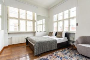 Luxury Square view apartment #18