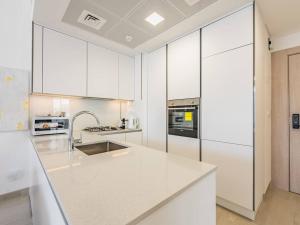 Modern Spacious- 2 BR with Pool & Gym- Luma 22 JVC