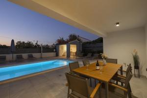 Villa Meri near Pula for 6 people with heated pool & only 500 m from beach