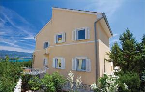 Gorgeous Apartment In Malinska 
