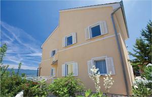 Gorgeous Apartment In Malinska 