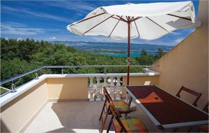 Gorgeous Apartment In Malinska 